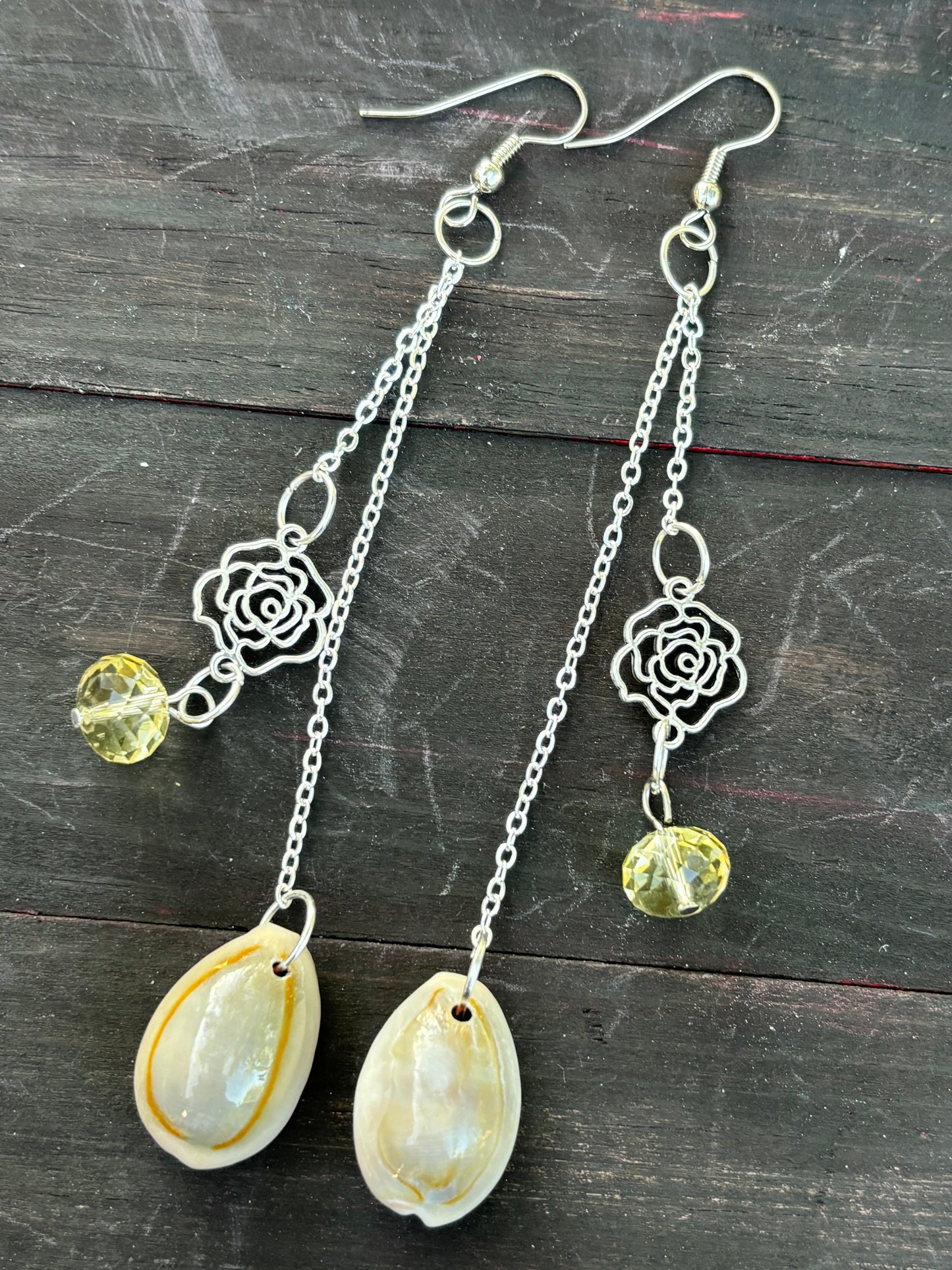 Chain with cowrie shell